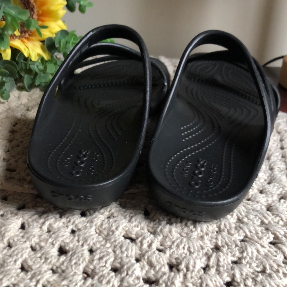 CROCS Black Slip-On Kadee II Sandals. SIZE 8 - Picture 6 of 10